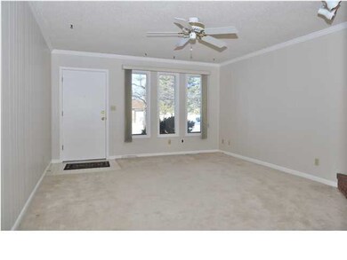 LIVING ROOM 706