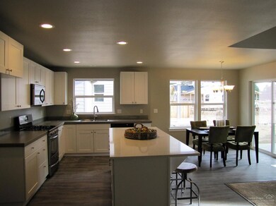 20775 SE Hollis Ln, Bend, OR 97702 - photo 4