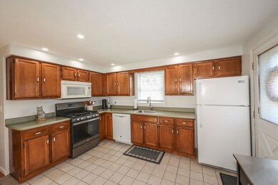 14 Killian Dr unit U21, Nashua, NH 03062 - photo 5