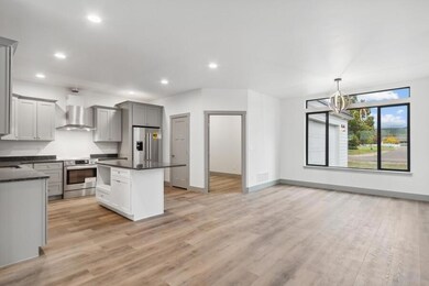 05_196NCrestviewTerrace_2029_KitchenDini