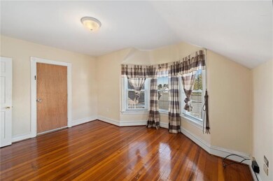 105 Oakland Ave unit 3, Pawtucket, RI 02861 - photo 2