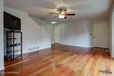 Living Room/w Ceiling Fan