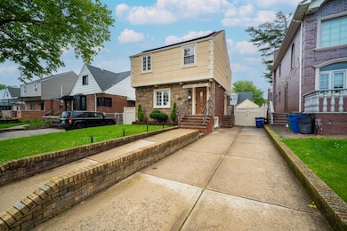 67 182nd St, Fresh Meadows, NY 11366 - photo 2