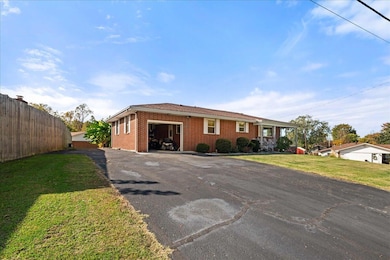 991 Old Corbin Pike Rd, Williamsburg, KY 40769 - photo 6