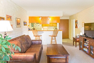 HunterCreekProp-211-living2