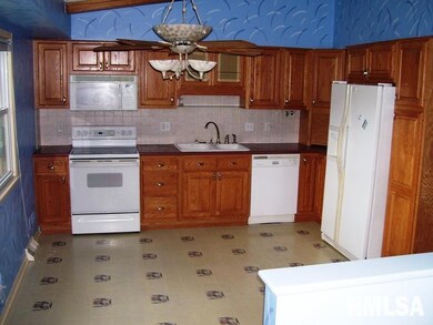 4209 Warren St, Davenport, IA 52806 - photo 7