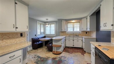 Eat-in Kitchen