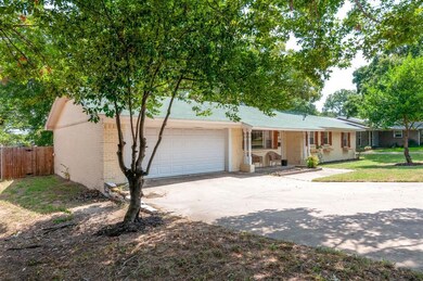 1140 Trailwood Dr, Hurst, TX 76053 - photo 4