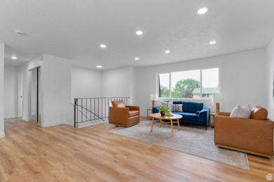 920 E Violet Cir, Sandy, UT 84094 - photo 3