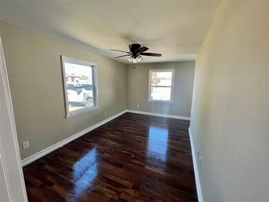 318 W Fairview St, Sherman, TX 75092 - photo 2
