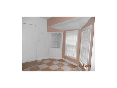 Built in shelving too!