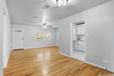 402 Mockingbird Ln, Devine, TX 78016 - photo 7