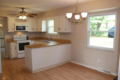 Eat-in Kitchen