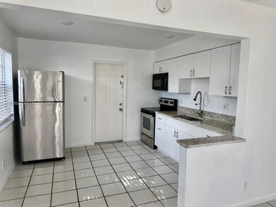 718 SW 7th St, Hallandale Beach, FL 33009 - photo 4