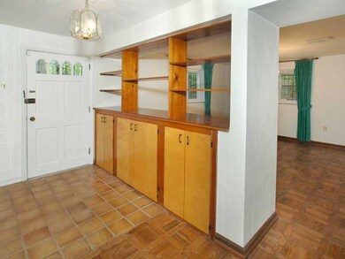 Entry/Foyer.