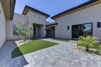 002_Courtyard