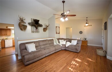 9713 E Bloomfield Hills Dr, Effingham, IL 62401 - photo 5