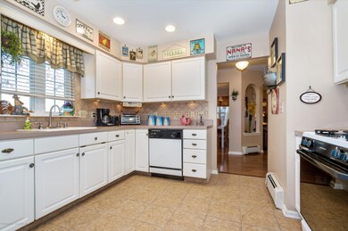 05_2EatonCourt_5_Kitchen_HiRes