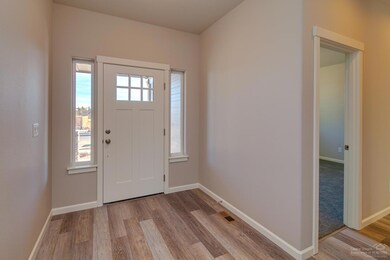 663 NW Rimrock Dr, Redmond, OR 97756 - photo 3