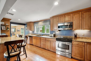 956 Varnum Ave, Lowell, MA 01854 - photo 6