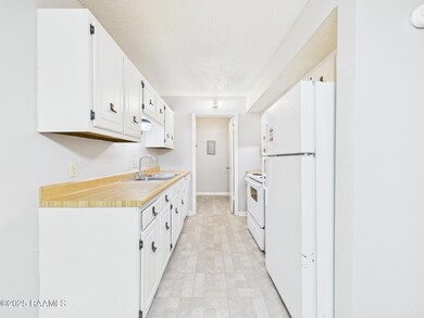 CAM04246G0-PR0183-STILL008