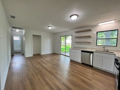 10002 Santa Monica Blvd, Houston, TX 77089 - photo 5