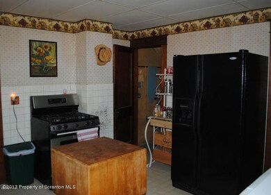 426 Gravity Rd, Lake Ariel, PA 18436 - photo 3