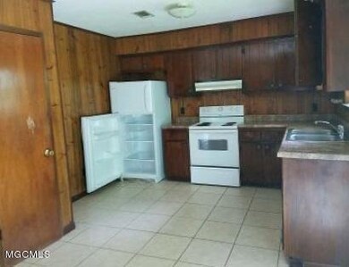 209 Rosa St, Picayune, MS 39466 - photo 3