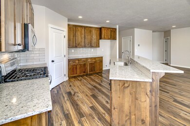 767 NW Rimrock Dr, Redmond, OR 97756 - photo 5