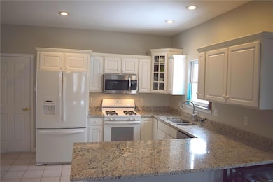 31 Fieldcrest Dr, Maryville, IL 62062 - photo 2