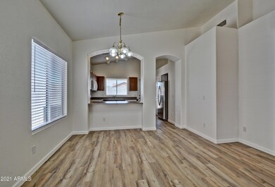 Dining Area | Breakfast Bar