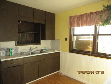1665 W 37th St, Davenport, IA 52806 - photo 5