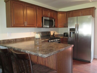 611 W Oak Place, Griffith, IN 46319 - photo 2