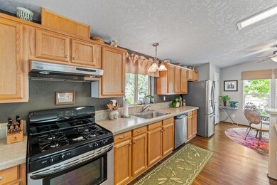 21092 Hackett Ln, Redding, CA 96003 - photo 7