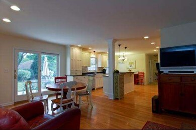 110 E Thompson Dr, Wheaton, IL 60189 - photo 4