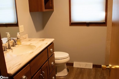 631 W 17th St, Carroll, IA 51401 - photo 4