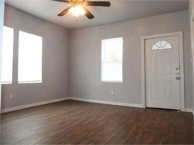 901 E Milam St, Ennis, TX 75119 - photo 2
