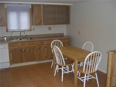 Kitchen. Eat in area