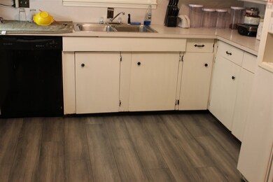 4 Plymouth Ave, Nashua, NH 03064 - photo 4