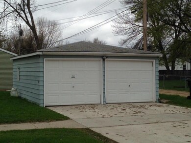 1216 S 15th St, Grand Forks, ND 58201 - photo 4