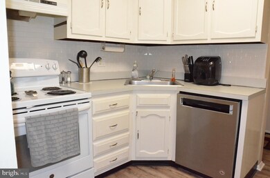 6 Samuel Adams Bldg unit 6, Blackwood, NJ 08012 - photo 3