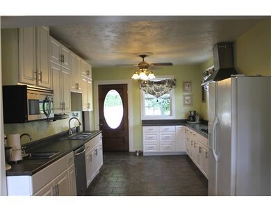 Kitchen. A cooks dream! Stainless steel Five burne