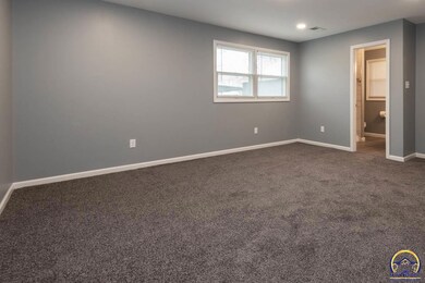 828 SW Parkview St, Topeka, KS 66606 - photo 7