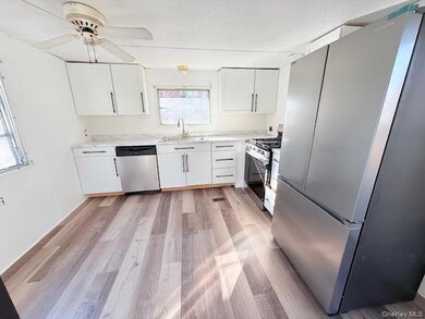 620 Montauk Hwy unit 33, Westhampton Beach, NY 11978 - photo 3