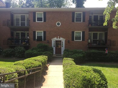 3846 Lyndhurst Dr unit 203, Fairfax, VA 22031 - photo 2