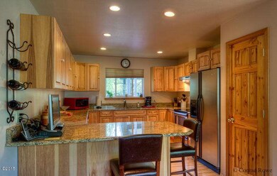 Kitchen w/ Breakfast Bar