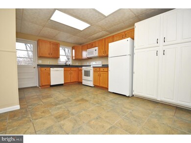 2127 Forest St, Easton, PA 18042 - photo 4