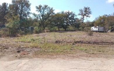 Lot 5 SW Blk First Ave, Waelder, TX 78959 - photo 5