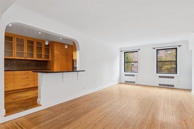 69-40 Yellowstone Blvd unit 121, Forest Hills, NY 11375 - photo 2