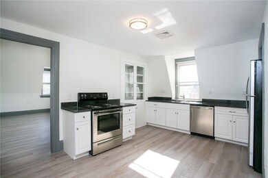 304 Broadway unit 4, Newport, RI 02840 - photo 3